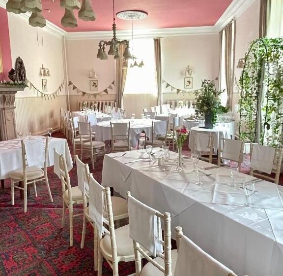 فندق Tankerville Arms