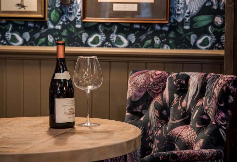 ホテル The Ambleside Inn   The Inn Collection Group