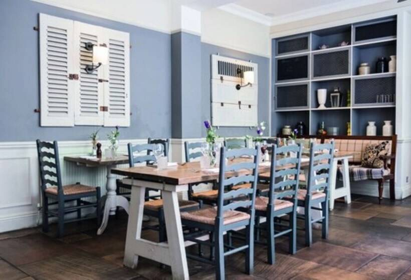 בית מלון כפרי The Fleece At Cirencester