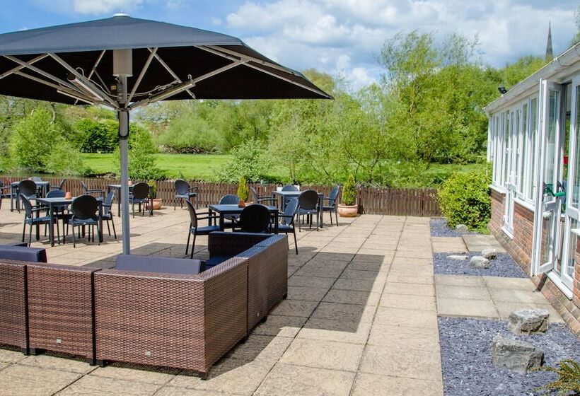 בית מלון כפרי The Legacy Rose & Crown