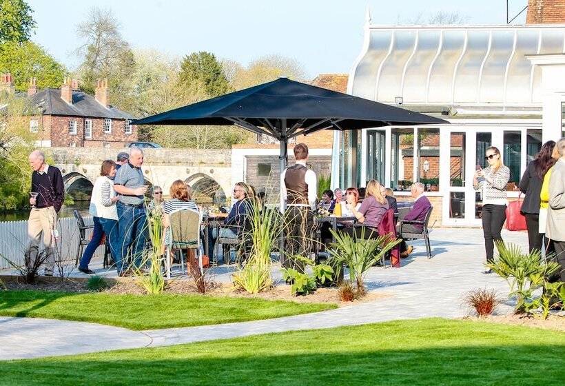 בית מלון כפרי The Legacy Rose & Crown