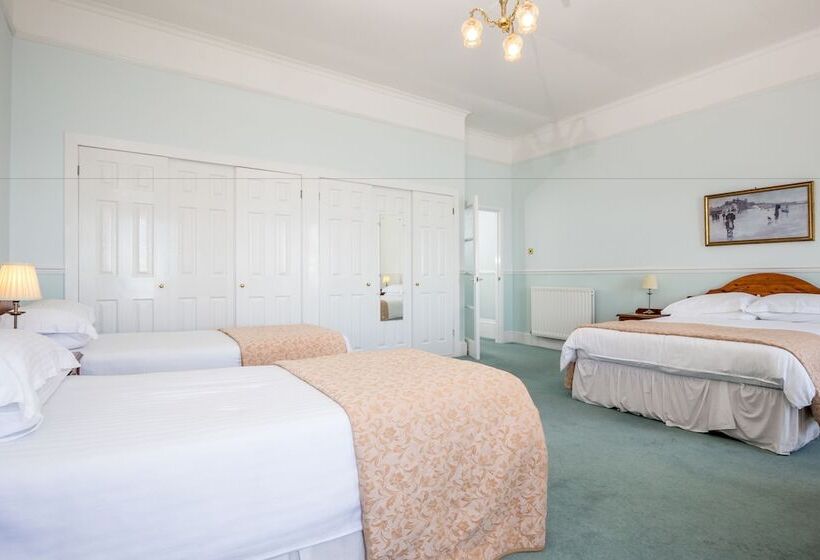 בית מלון כפרי The Queens