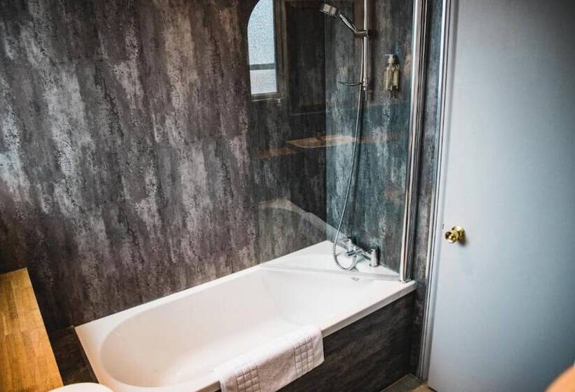 בית מלון כפרי The Red Lion