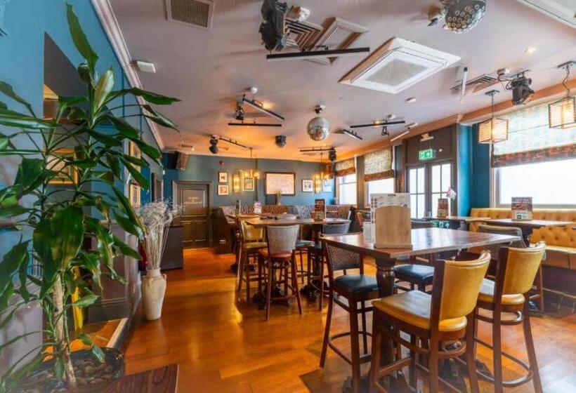 בית מלון כפרי The Red Lion