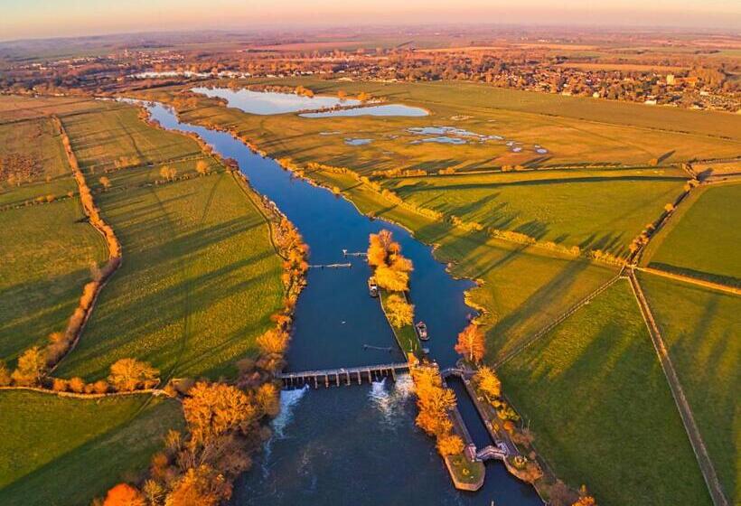 Отель The Relais Henley