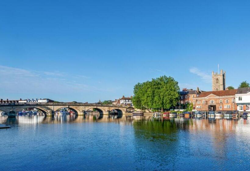 Отель The Relais Henley