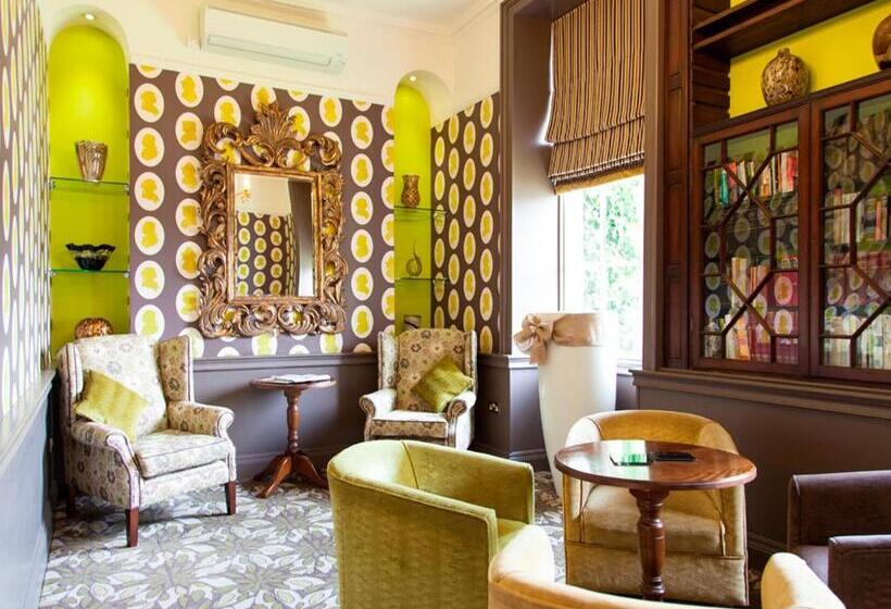 Отель The Riverside House