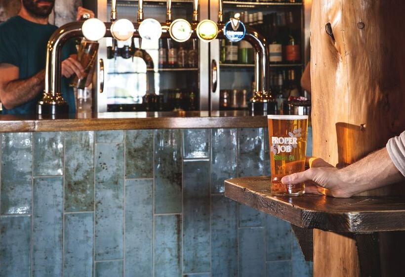 هتل The Royal Castle