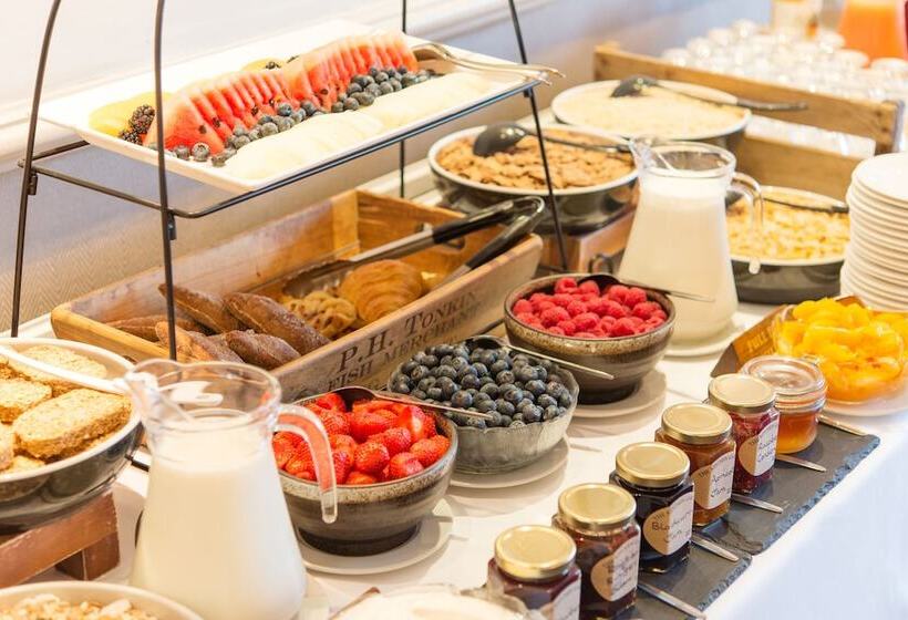 هتل The Royal Castle