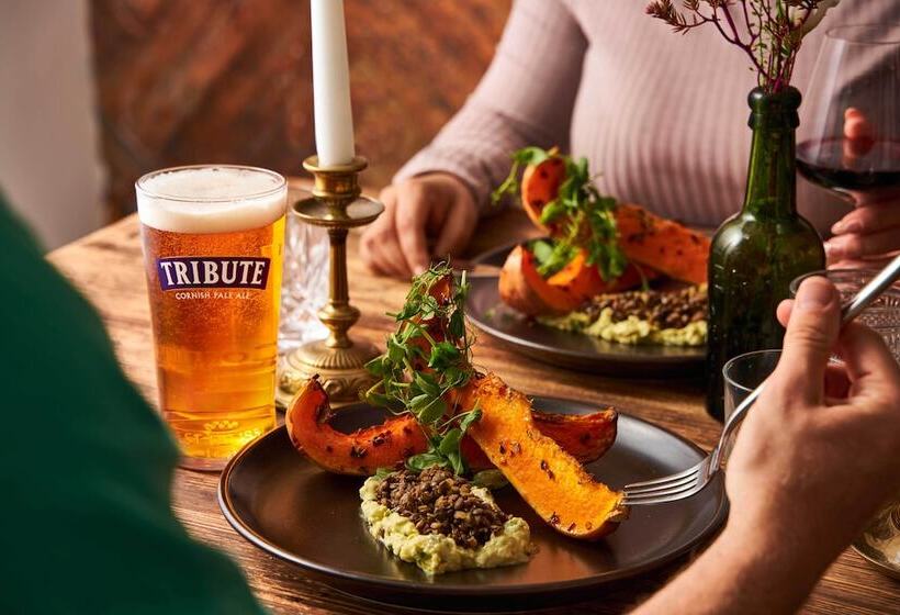 هتل The Royal Castle