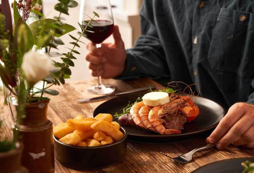 هتل The Royal Castle