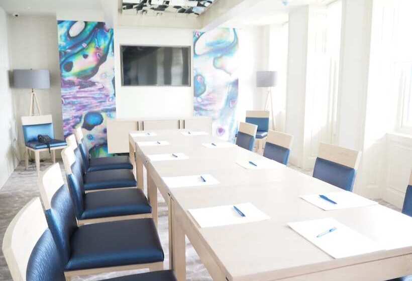 酒店 The Royal Yacht