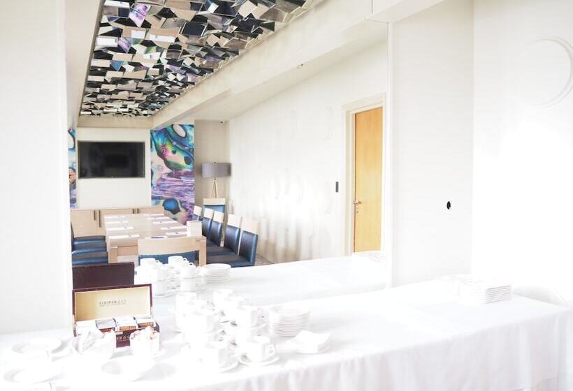 酒店 The Royal Yacht