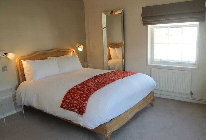 فندق The Ship Inn