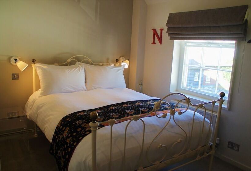 فندق The Ship Inn