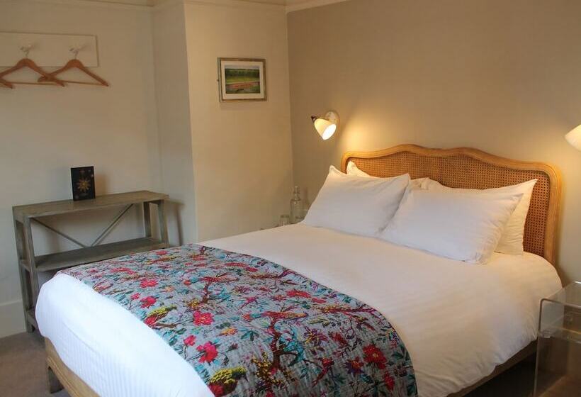 فندق The Ship Inn