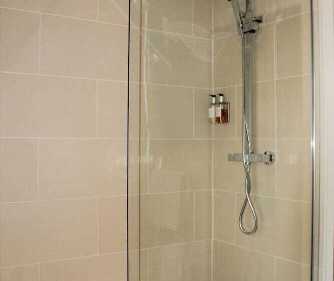 فندق The Ship Inn