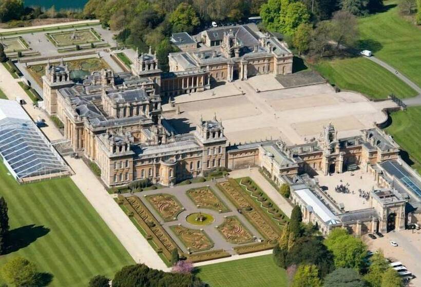 בית מלון כפרי The Spread Eagle