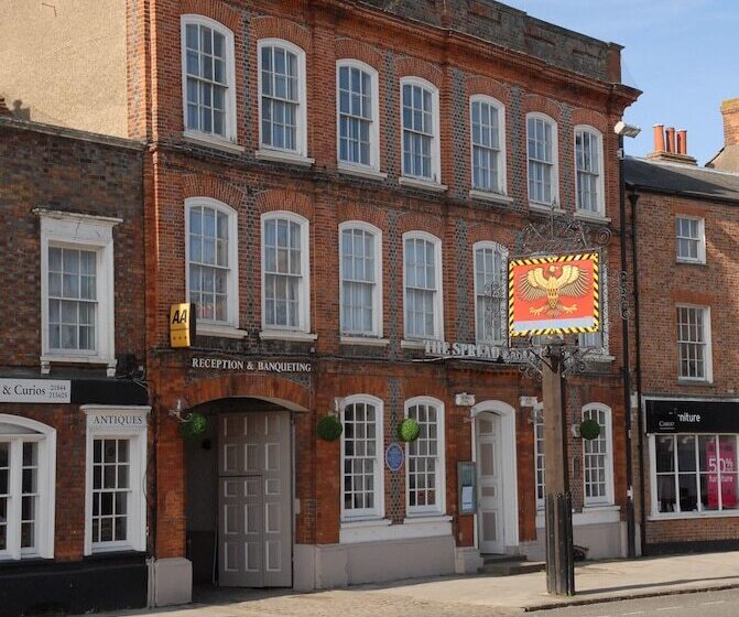 בית מלון כפרי The Spread Eagle