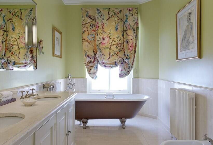 The Vineyard Hotel & Spa