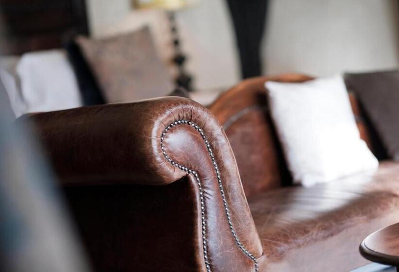 Отель The White Swan