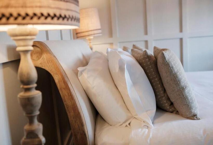 Отель The White Swan