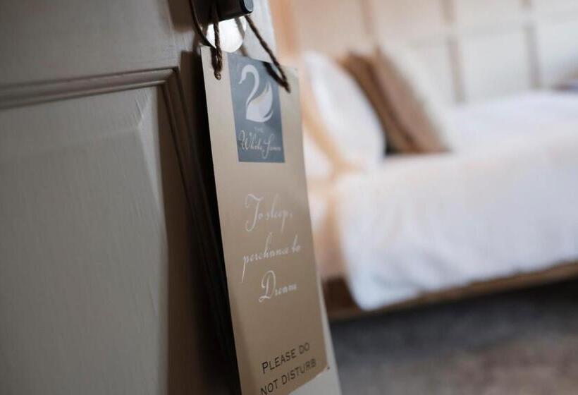 Отель The White Swan