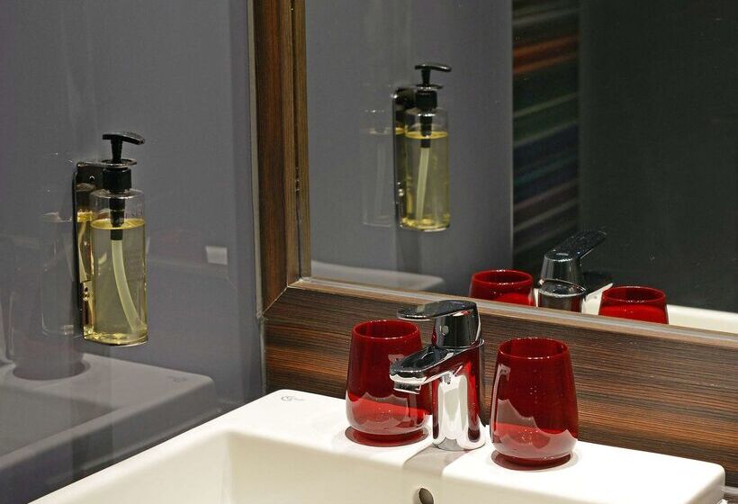 Village Hotel Leeds North