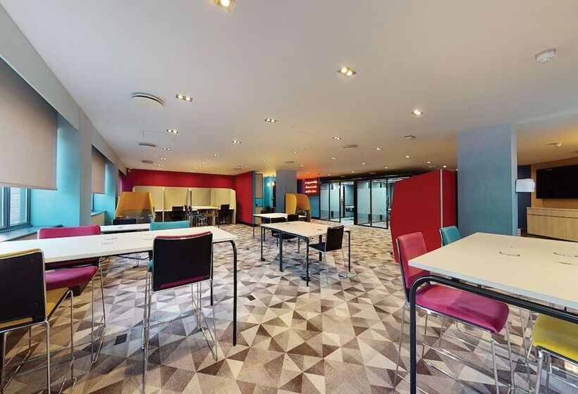 Village Hotel Leeds North