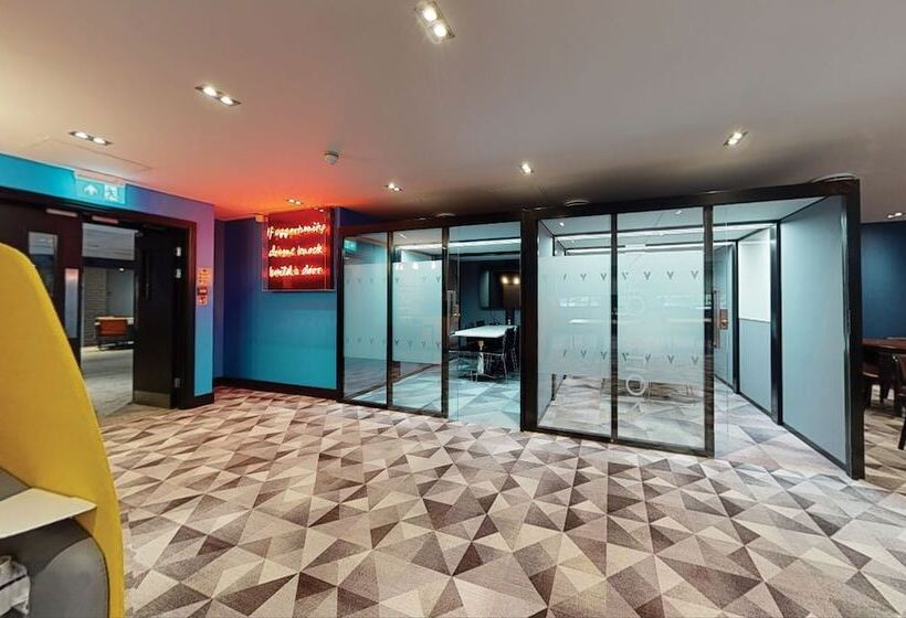 Village Hotel Leeds North