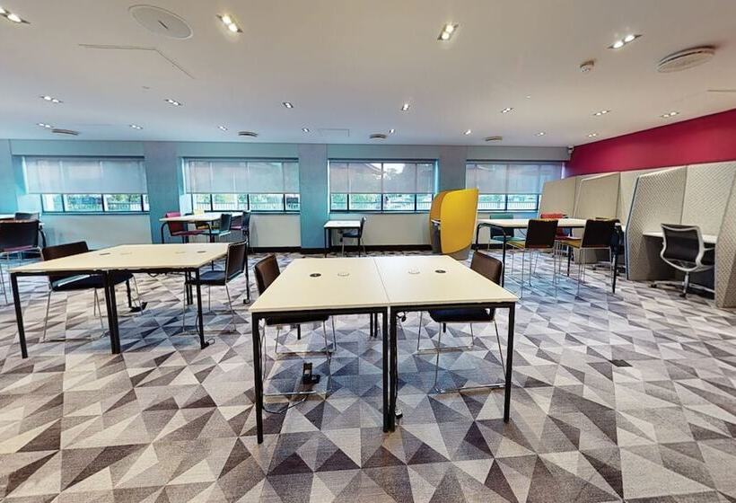 Village Hotel Leeds North