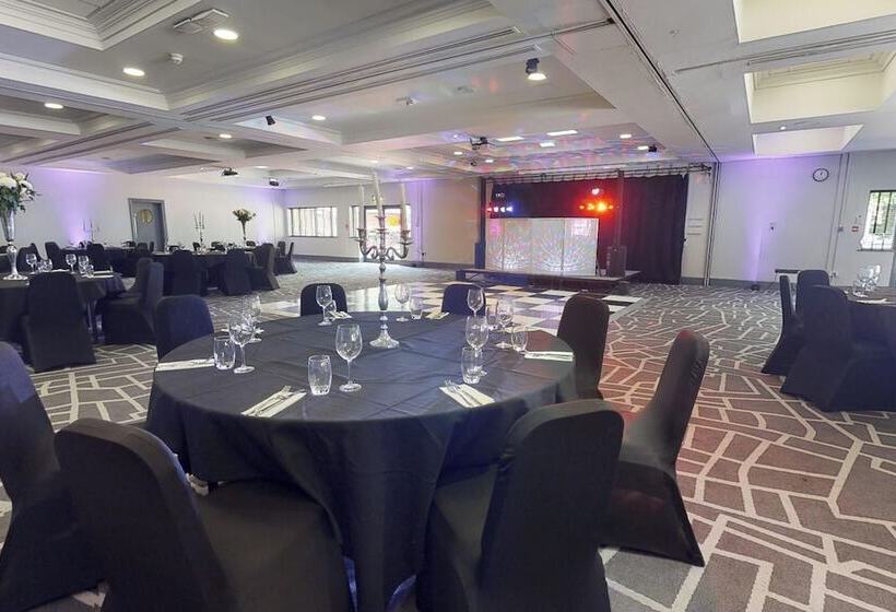 Village Hotel Leeds North