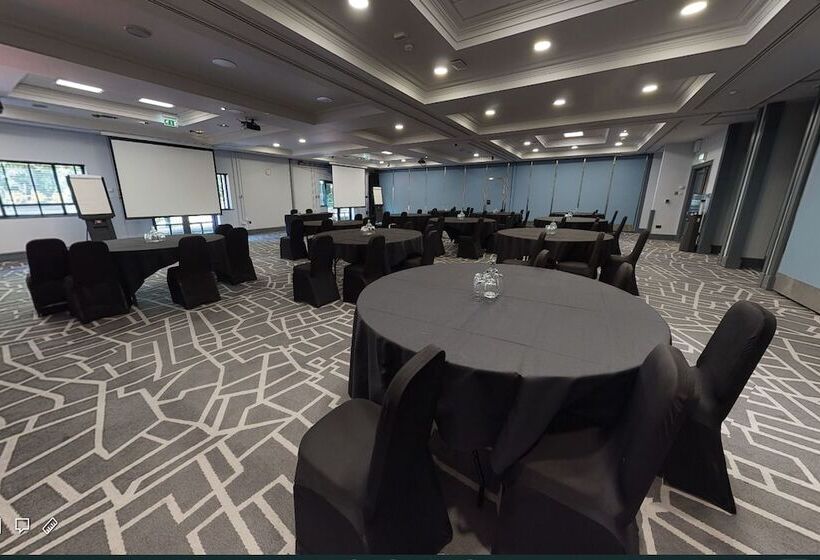 Village Hotel Leeds North