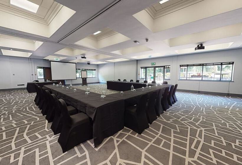 Village Hotel Leeds North