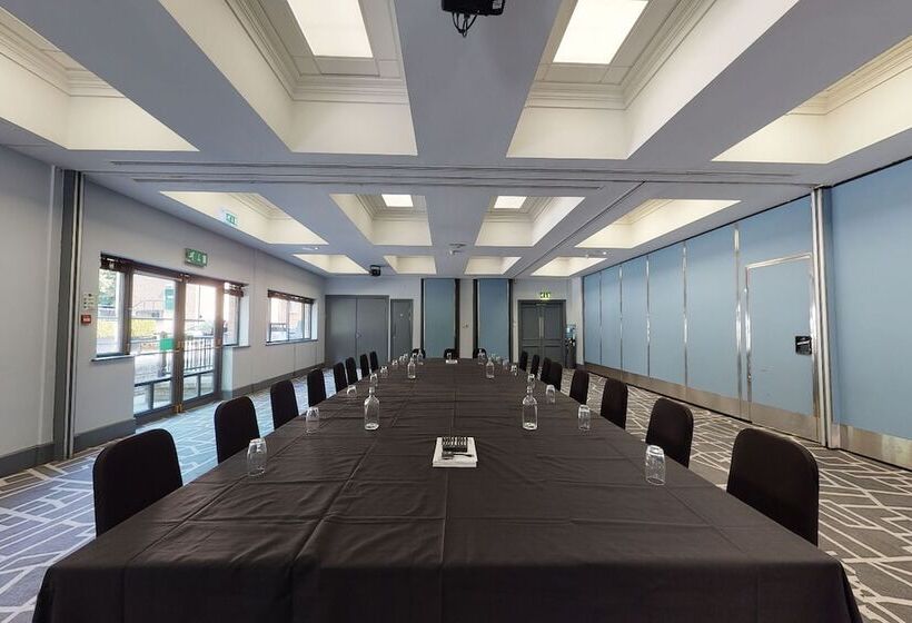 Village Hotel Leeds North