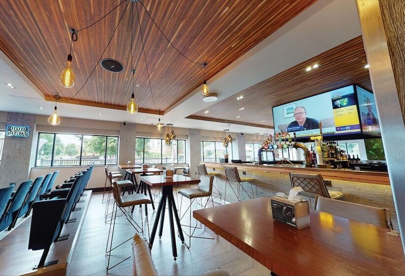 Village Hotel Leeds North