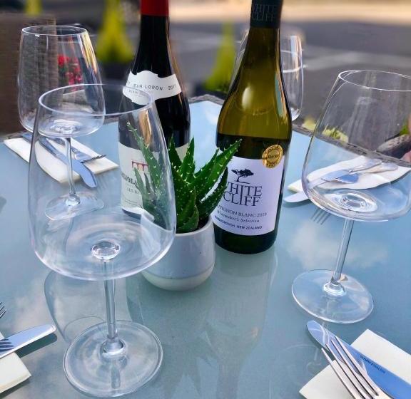 בית מלון כפרי The Village Inn