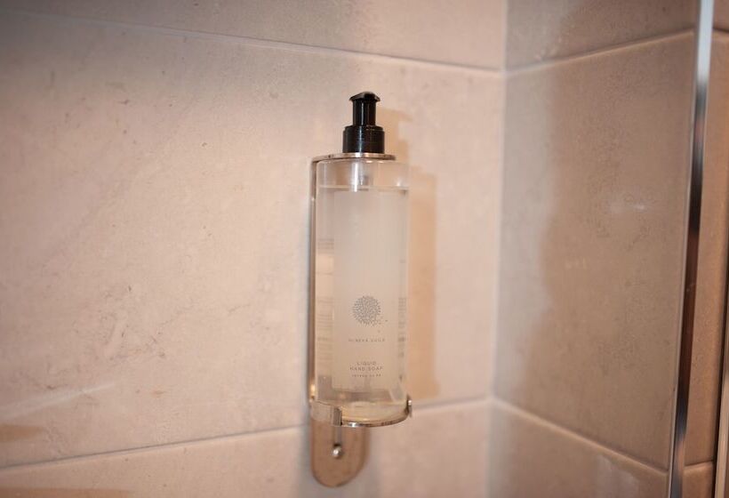 Отель Waterfoot