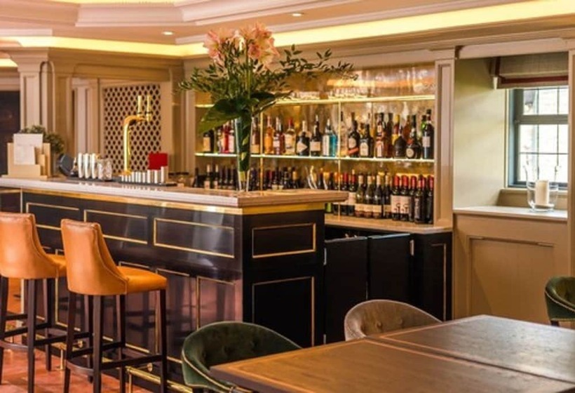 בית מלון כפרי Whatley Manor