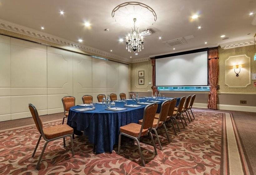 Wood Hall Hotel & Spa