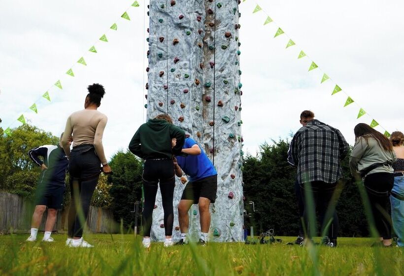 בית מלון כפרי Woodland Manor