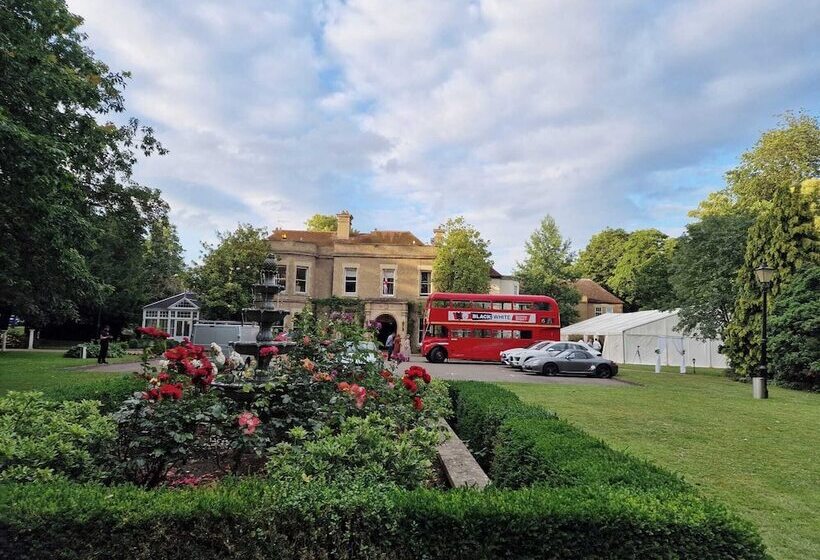 בית מלון כפרי Woodland Manor