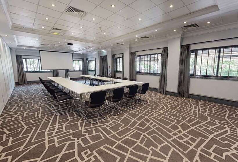 منتجع Village Hotel Wirral