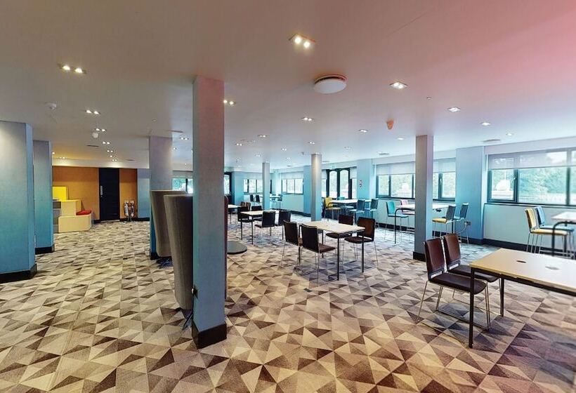 منتجع Village Hotel Wirral