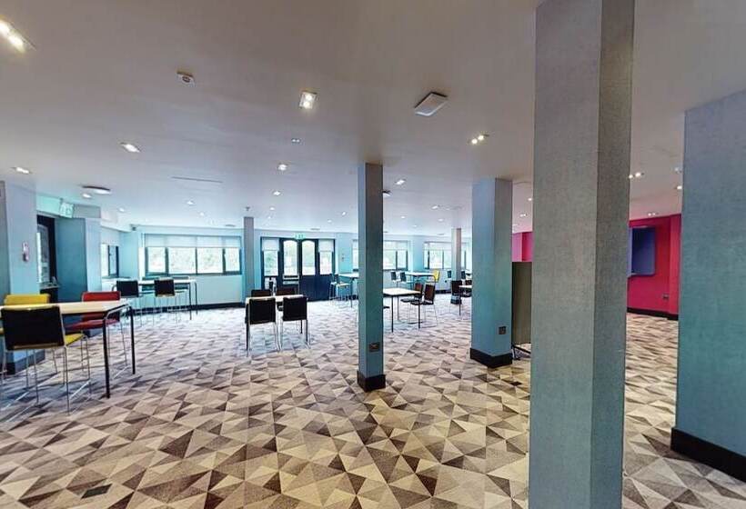 منتجع Village Hotel Wirral