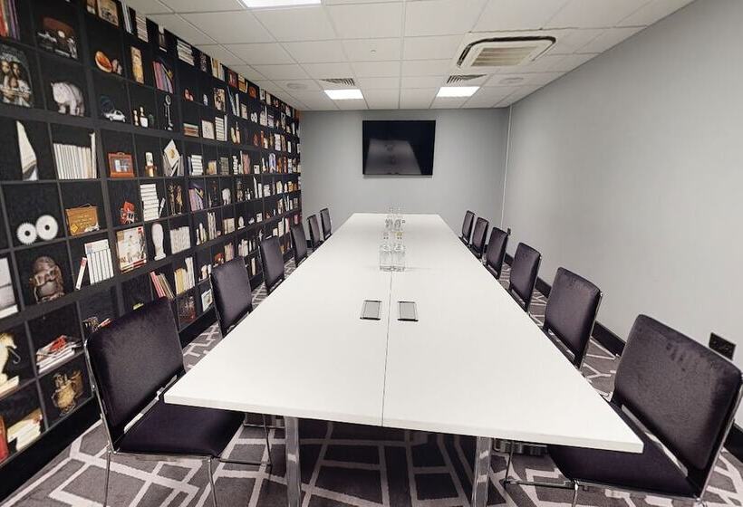 منتجع Village Hotel Wirral