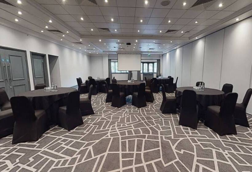 منتجع Village Hotel Wirral