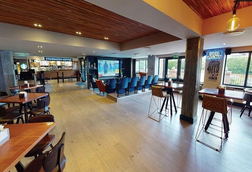 منتجع Village Hotel Wirral