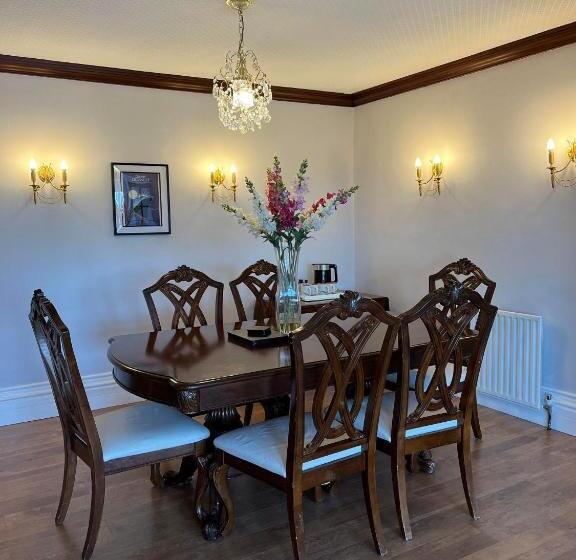 The Riviera Hotel & Apartments   Alum Chine