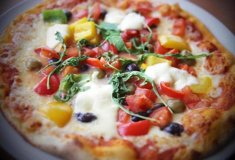 The Riviera Hotel & Apartments   Alum Chine